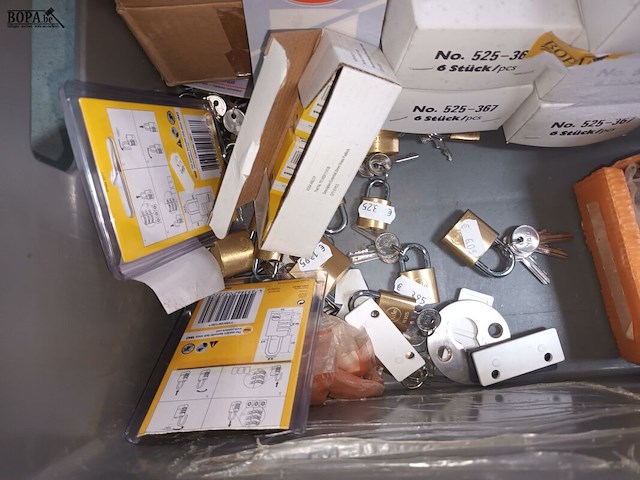 Lot 34 - hangsloten - afbeelding 2 van  4