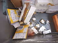 Lot 34 - hangsloten - afbeelding 2 van  4