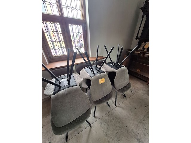 Lot 34 - horeca stoelen. 9 stuks - afbeelding 1 van  5