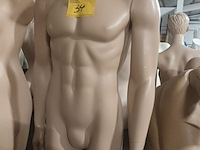 Lot 34 - huidskleur half body man - afbeelding 1 van  3