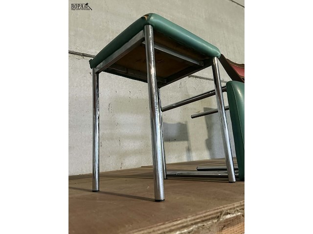 Lot 34 - krukken met verchroomd metalen frame - afbeelding 2 van  4