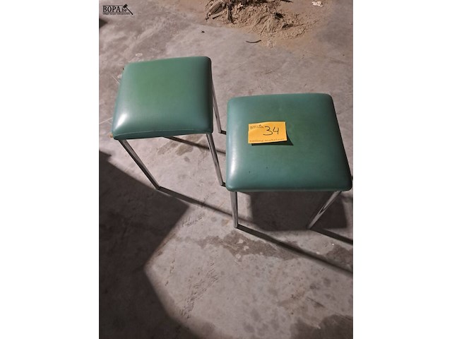 Lot 34 - krukken met verchroomd metalen frame - afbeelding 3 van  4