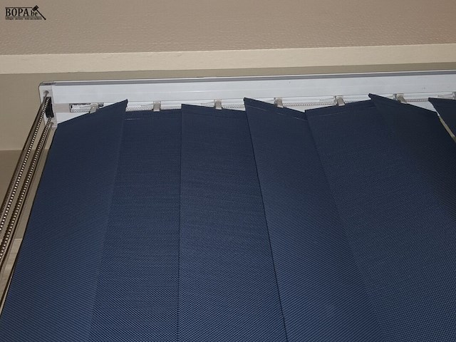 Lot 34 - lamellen gordijn luxaflex - afbeelding 3 van  3