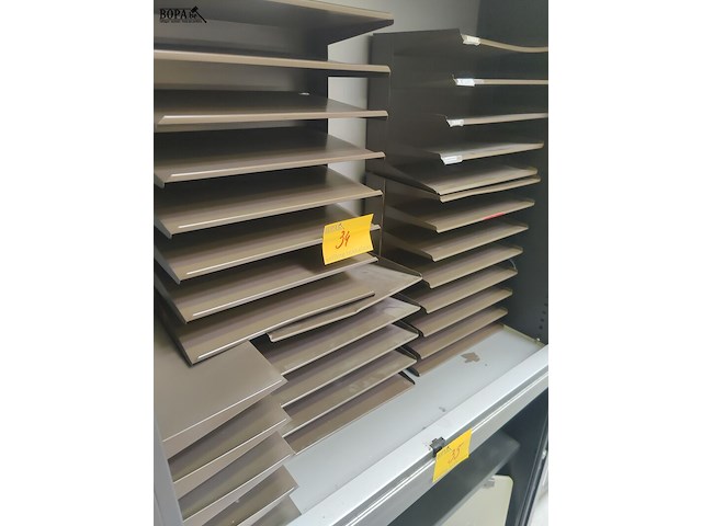 Lot 34 - metalen documenten bakjes - 5 stuks - afbeelding 1 van  3