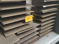 Lot 34 - metalen documenten bakjes - 5 stuks - afbeelding 1 van  3