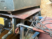 Lot 34 - metalen industriële zaagtafel op wielen - afbeelding 3 van  5