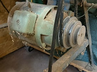 Lot 34 - metalen industriële zaagtafel op wielen - afbeelding 5 van  5