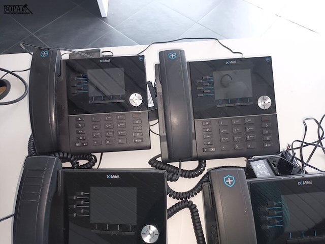 Lot 34 - mitel ip telefoontoestellen. 4 stuks - afbeelding 3 van  4