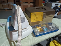 Lot 34 - naaigerei en stoomstrijkijzer - afbeelding 1 van  3