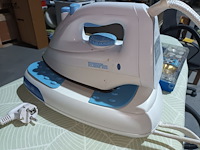 Lot 34 - naaigerei en stoomstrijkijzer - afbeelding 2 van  3