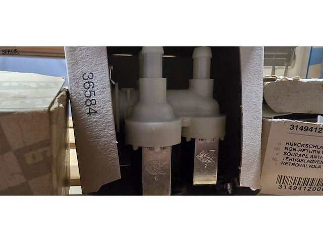 Lot 34 - onderdelen miele + vynckier oude modellen - afbeelding 2 van  5