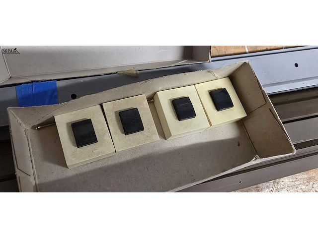 Lot 34 - onderdelen miele + vynckier oude modellen - afbeelding 4 van  5