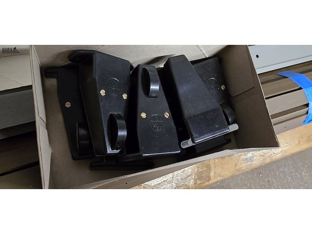 Lot 34 - onderdelen miele + vynckier oude modellen - afbeelding 5 van  5