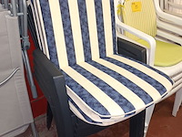 Lot 34 - pvc tuinstoel antraciet. 4 stuks - afbeelding 1 van  3