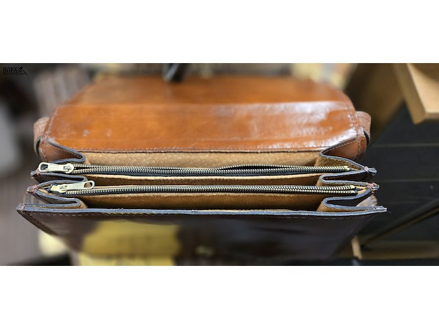 Lot 34 - set van 2 handtassen - afbeelding 3 van  7