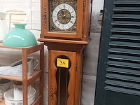 Lot 34 - staande klok - afbeelding 1 van  3