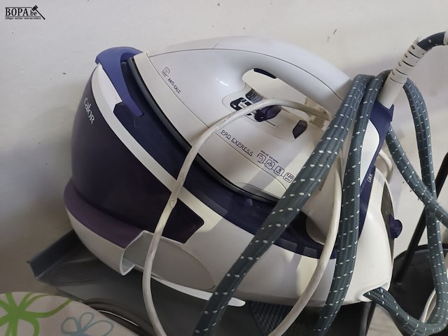 Lot 34 - strijk- en wasgerei. 4 stuks - afbeelding 3 van  6