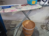 Lot 34 - strijk- en wasgerei. 4 stuks - afbeelding 5 van  6