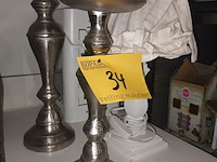 Lot 34 - tafellamp, windlicht en kandelaars - afbeelding 2 van  4