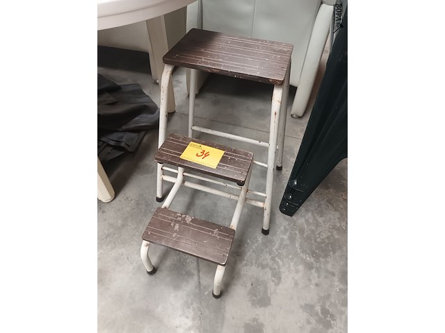 Lot 34 - trapladder - afbeelding 1 van  3