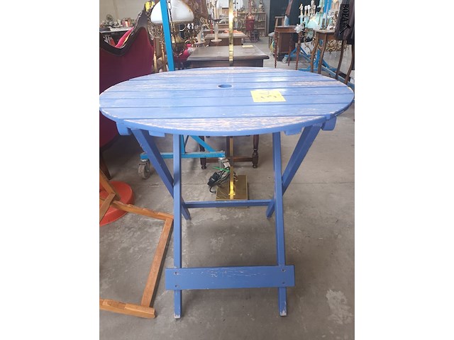 Lot 34 - tuintafel blauw - afbeelding 2 van  3