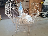 Lot 34 - vintage smeedijzeren kinderbed en wieg crèmekleur - afbeelding 6 van  6
