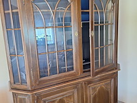 Lot 34 - vitrine kast - afbeelding 1 van  4