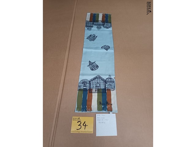Lot 34 - zijden sjaal nina ricci - afbeelding 1 van  2