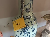 Lot 341 - chinese vaas