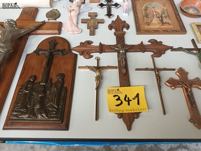 Lot 341 - heiligenbeelden en devotie. 43 stuks - afbeelding 4 van  7