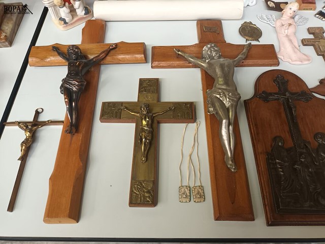 Lot 341 - heiligenbeelden en devotie. 43 stuks - afbeelding 7 van  7