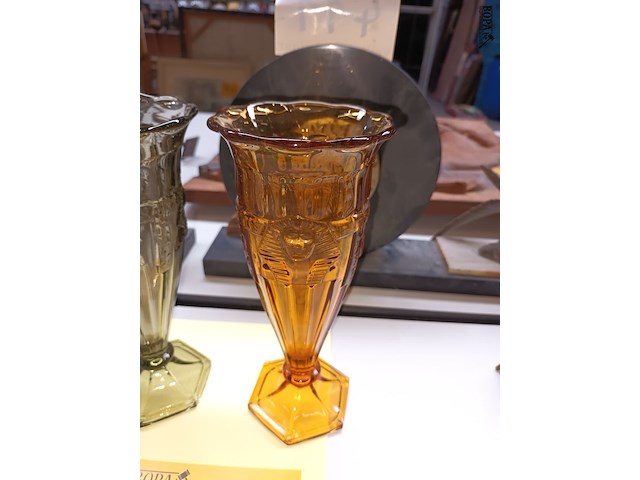 Lot 342 - koppel vaasjes farao - afbeelding 2 van  3