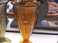 Lot 342 - koppel vaasjes farao - afbeelding 2 van  3