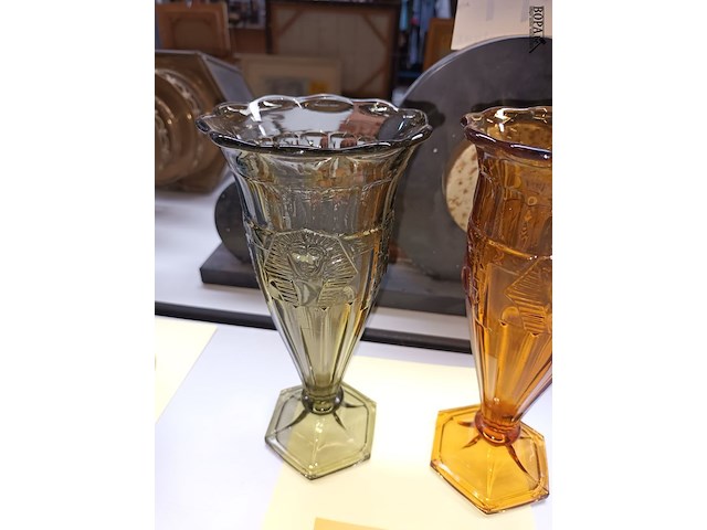 Lot 342 - koppel vaasjes farao - afbeelding 3 van  3