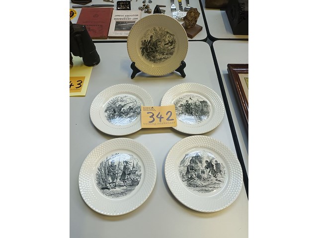 Lot 342 - militaire sierborden. 5 stuks - afbeelding 1 van  7