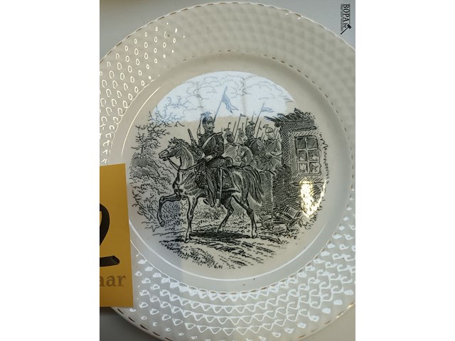 Lot 342 - militaire sierborden. 5 stuks - afbeelding 5 van  7