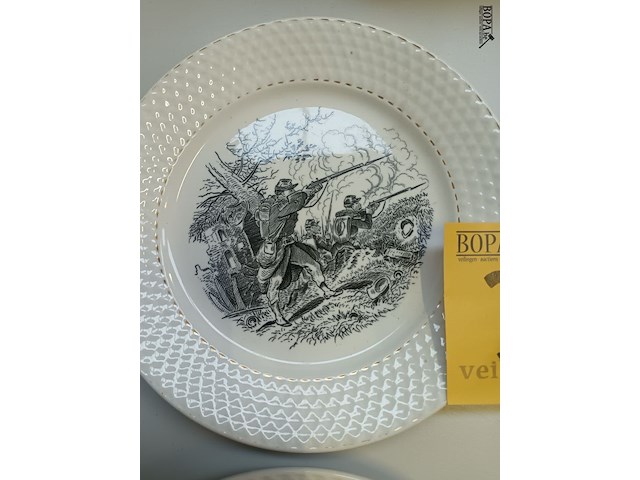 Lot 342 - militaire sierborden. 5 stuks - afbeelding 6 van  7