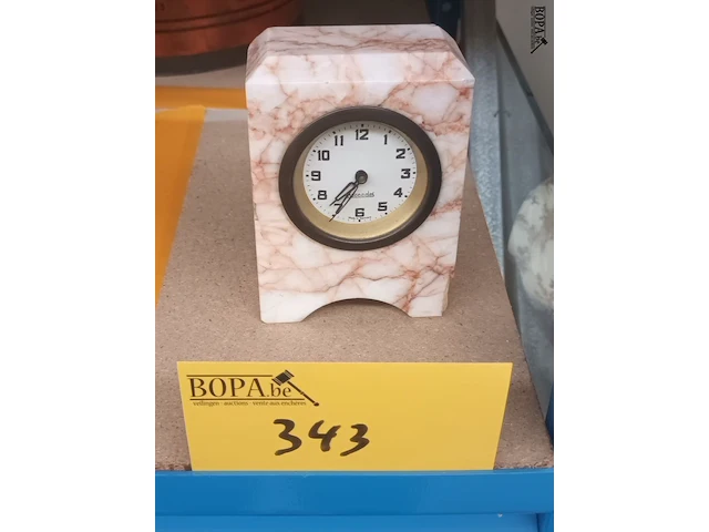 Lot 343 - klok in marmer - afbeelding 1 van  11