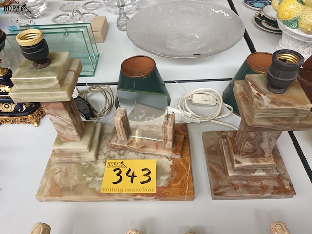 Lot 343 - lampedairs in onyx. 2 stuks - afbeelding 1 van  4