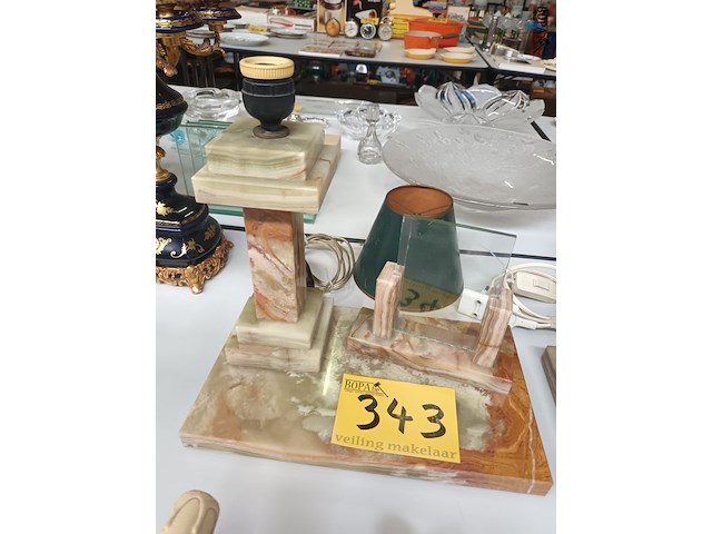 Lot 343 - lampedairs in onyx. 2 stuks - afbeelding 3 van  4