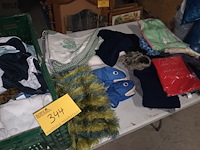 Lot 344 - kledij. 35 stuks - afbeelding 1 van  5