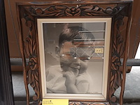 Lot 345 - fotokader houtsnijwerk - afbeelding 1 van  3