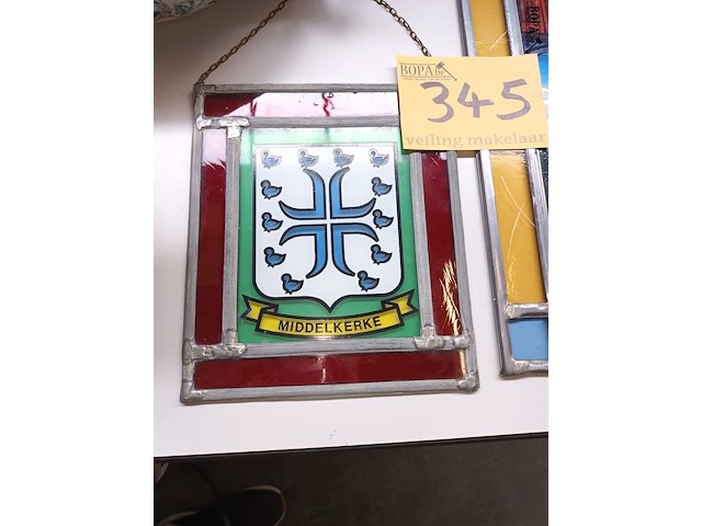 Lot 345 - glas in lood. 2 stuks - afbeelding 3 van  3