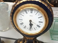 Lot 345 - klokstel cobaltblauw porselein - afbeelding 5 van  5