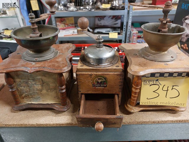 Lot 345 - vintage koffie molens, 3 stuks - afbeelding 2 van  2