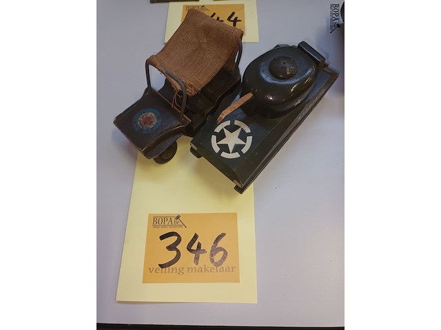 Lot 346 - houten speelgoed - afbeelding 1 van  5