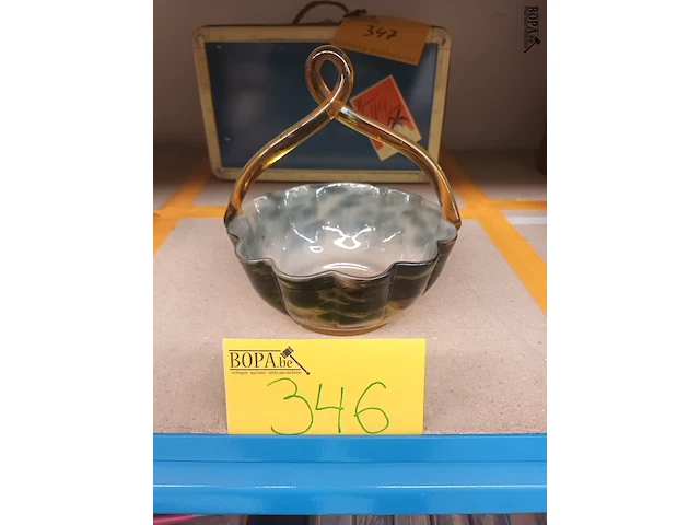 Lot 346 - sierschaal in glas - afbeelding 1 van  4