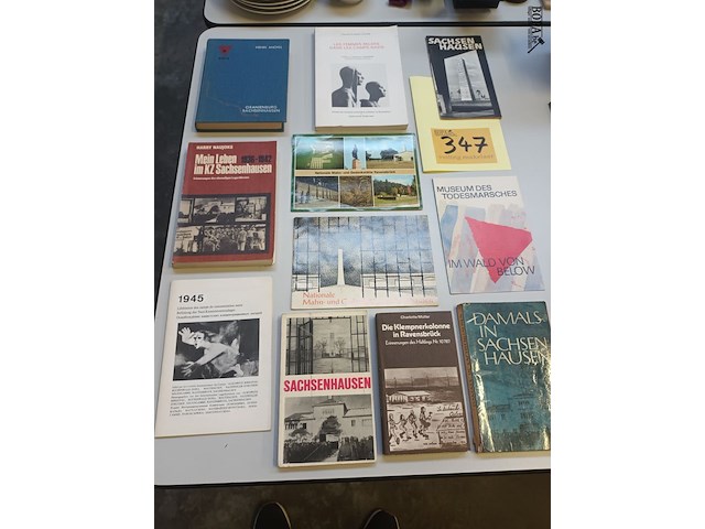 Lot 347 - concentratiekampen boeken en folders - afbeelding 1 van  5