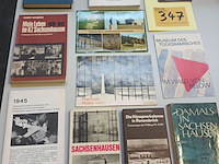 Lot 347 - concentratiekampen boeken en folders - afbeelding 1 van  5