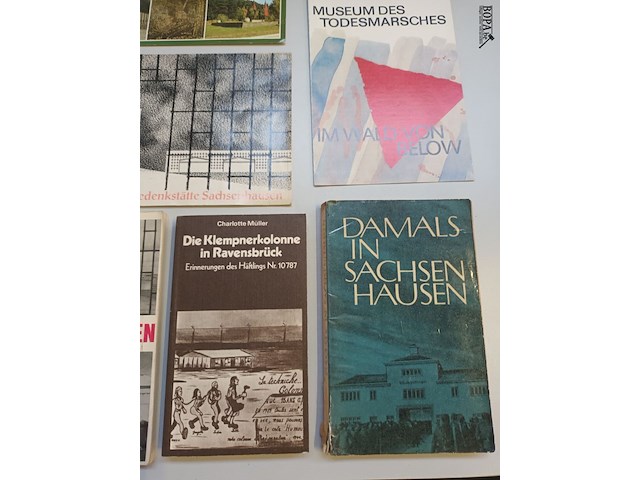 Lot 347 - concentratiekampen boeken en folders - afbeelding 2 van  5